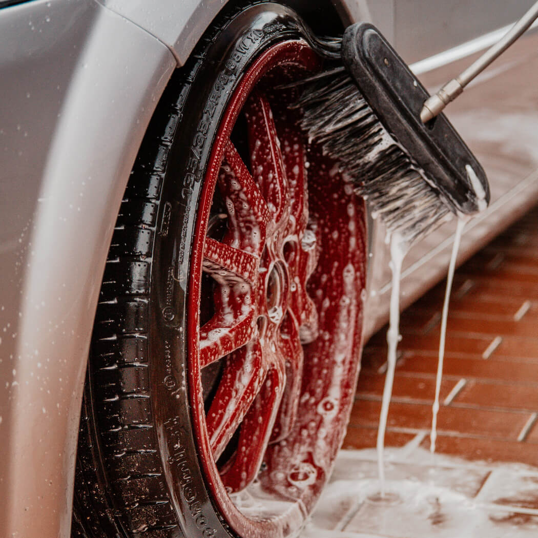 pranje avtomobil in rdeča feltna